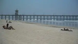 US: Californians defy beach closure in Orange County | AFP