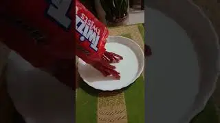 Twizzlers Twists Torsades | #shorts | #asmr | #satisfyingsounds | (@tadeotalan )