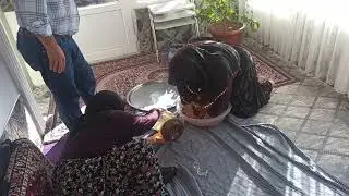 ANNEM ESKİDEN TATLI YERİNE UN HELVASI YERLERİMİŞ  PEKMEZLE UN BİZDE SEVİYORUZ