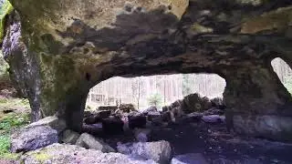 Kleiner Lochstein Plech Durchgangsh&ouml;hle H&ouml;hle Franken fr&auml;nkische Schweiz Veldener Forst
