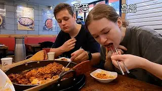 닭갈비를 처음 먹는 여자친구의 친동생과 며칠 굶은 사람처럼 먹는 여자친구