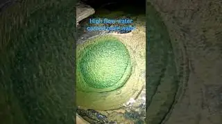 AWESOME HIGH FLOW WATER CUTS IN ROCK WALLS. 