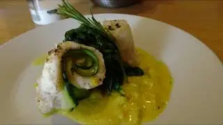 roule de poisson sauce curry et tombé d épinard