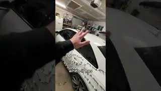 Навешиваю рождественские гирлянды на машину!