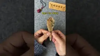 Fold a paper umbrella with a full antique feel. You can open and close it and you will learn how