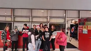 Новогоднее рождественское представление в средней школе Розамонд с участием кадетского корпуса, 1...