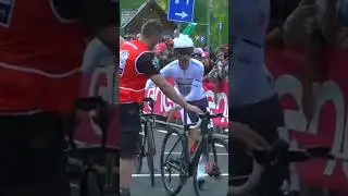 Very fast change 🚴&zwj;♂️ #giroditalia2023 #giroditalia #giro #shorts