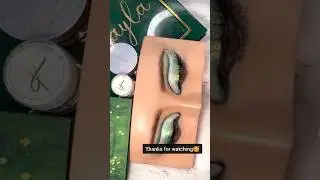#greeneyeshadow #greenmakeup #glittereyelook #makeuptutorial #shortvideo #viralreels #shortsfeed