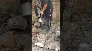 Powerful heavy-duty electric hammer, electric pick can easily cut mountains and break stones.