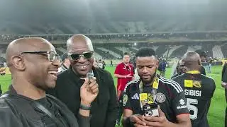 🏆⚽ Arthur chats to Sipho Mbule after the MTN 8 victory