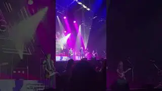 Louuuuuuu! Foreigner concert wind creek casino...beginning what u see is my standing to see the song