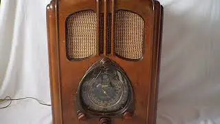 ANTIQUE TOMBSTONE ZENITH WALTON TUBE RADIO MODEL 12-S-232
