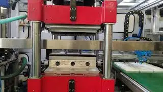 MFC7660 pressure &vacuum forming machine running with robot stacking