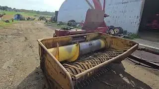 Измельчение стеблей кукурузы. Сбор урожая приближается к концу.
