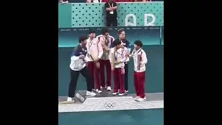 North and South Korean athletes take a selfie together at Olympics #news #olympics #olympicnews