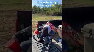 Kid feeding deer funny clip #viralshorts #fyp #idaho #hunting #corn #deerhunting #deer #kids #funny