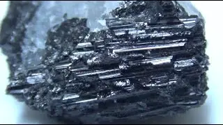 حجر التورمالين سعر ومعلومات مع الحجر الاسود  Tourmaline