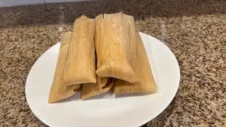 Tamales 🫔 de pollo con salsa verde 😋😋