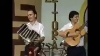 Con el Grupo Reencuentro en Canal 11   1988