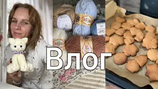 Knitting//Yarn//Chat//Food