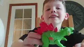Olly G Zuru Smasher Dinosaur Egg