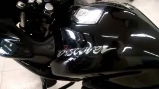Bajaj Discover 150 F color Negro