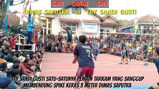 Try Sandi Gusti satu-satunya pemain tarkam yang sanggup membendung spike keras 3 meter Dimas Saputra