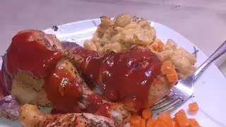 Приготовление запеченной курицы, макарон с сыром и моркови.