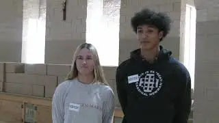 High school students help food pantry during the high-demand holiday season