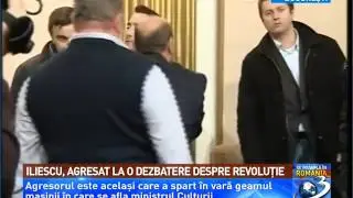 Ion Iliescu, huiduit &icirc;n timpul unei dezbateri despre Revoluţia din 1989