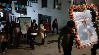 Tradicional entrada de flores en honor al dulce nombre de Jesús del barrio de cuxtitali 