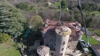 Pose de la charpente de la tour principale du chateau de Hautsegur