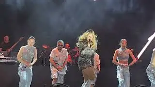 HADİSE-AŞK KAÇ BEDEN GİYER ANTALYA KONYAALTI AÇIKHAVA KONSERİ @Hadise