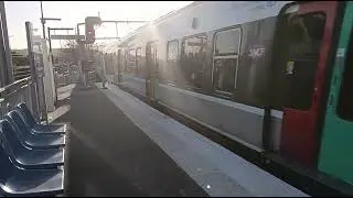 RER B d&eacute;part imminent de PALAISEAU VILLEBON DESTINATION SAINT R&Eacute;MY L&Eacute;S CHEVREUSE