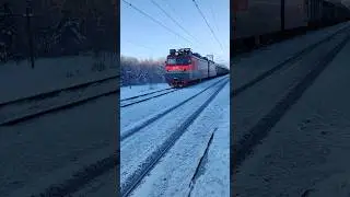 ВЛ10у - 863 с грузовым поездом проследует о.п. Новогромово. #мжд #вл10у #железнаядорога #railway