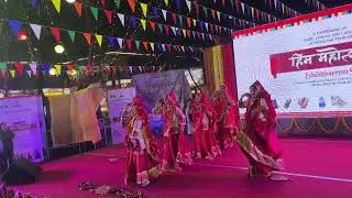 Jhamakada dance performance by girls of Kangra, Himachal Pradesh at Him Utsav, Delhi