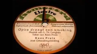 Kees Pruis - Opoe draagt een smoking