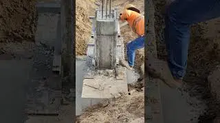 Technical remove plywood of formwork after cast column concrete