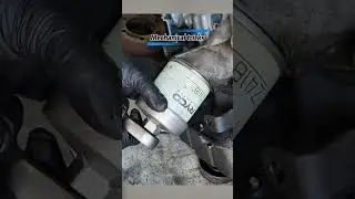 Safe and efficient oil filter removal techniqueA must-know before changing your oil