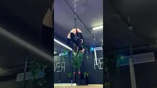 Some strop work on a hoop 💛 #backbend #aerial #aerialhoop
