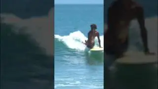 Beginner Surfing in Bali Be Like 😅🏄#SurfBeginner #BaliSurfing #Shorts