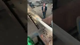 Plastic bucket shredding machine