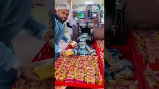 നമ്മുടെ എല്ലാവരുടെയും പ്രശ്നങ്ങൾക്ക് പരിഹാരം കണ്ട്ക്ക്ണ് മക്കളേ... 4 slice ബ്രഡ്മായി Dolphin bakery