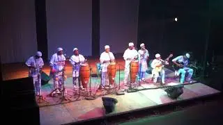 Grupo Afro Barroco G&ecirc;ge Nag&ocirc; d&aacute; um show no teatro Vila Velha com a m&uacute;sica vou cantar pra Iemanj&aacute;
