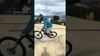First day trip to bcn🇪🇸 Quick stop in frejus #bmx #bmxstreet #skatepark #bikeride