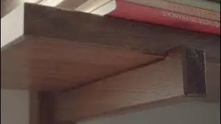 Librero Flotante en madera maciza de Tzalam y SS Corian