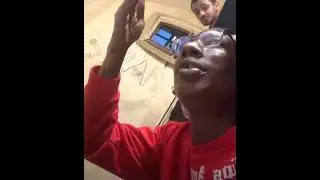 Timal l&rsquo;ancien explique &agrave; un jeune les r&egrave;gles dans la cellule !