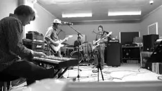 Sam Hare - 'Stealing from the queen' - Saint FM radio session 22.08.10