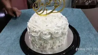 rosettes design cake