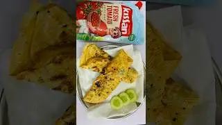 Papad Omelette 🍳🥚#viral #youtube #subscribe #food #cooking #omelette #recipe  #shortvideo #egg
